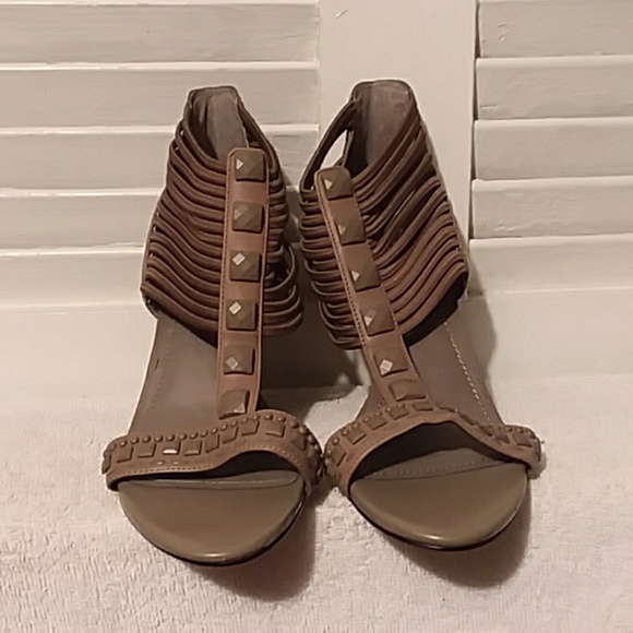 VINCE Camuto Heels - Picture 1 of 8